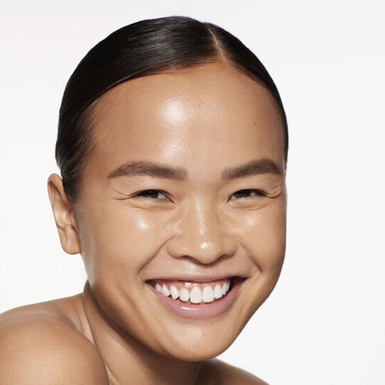 REVITALESSENCE Base l�quida Skin Glow350